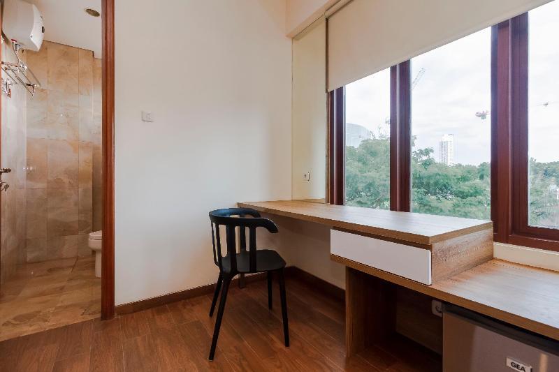 Reddoorz Plus @ Cbd Bintaro South Tangerang Екстер'єр фото