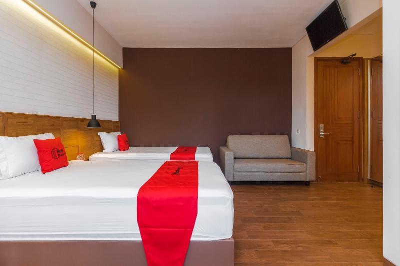 Reddoorz Plus @ Cbd Bintaro South Tangerang Екстер'єр фото