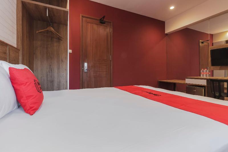 Reddoorz Plus @ Cbd Bintaro South Tangerang Екстер'єр фото
